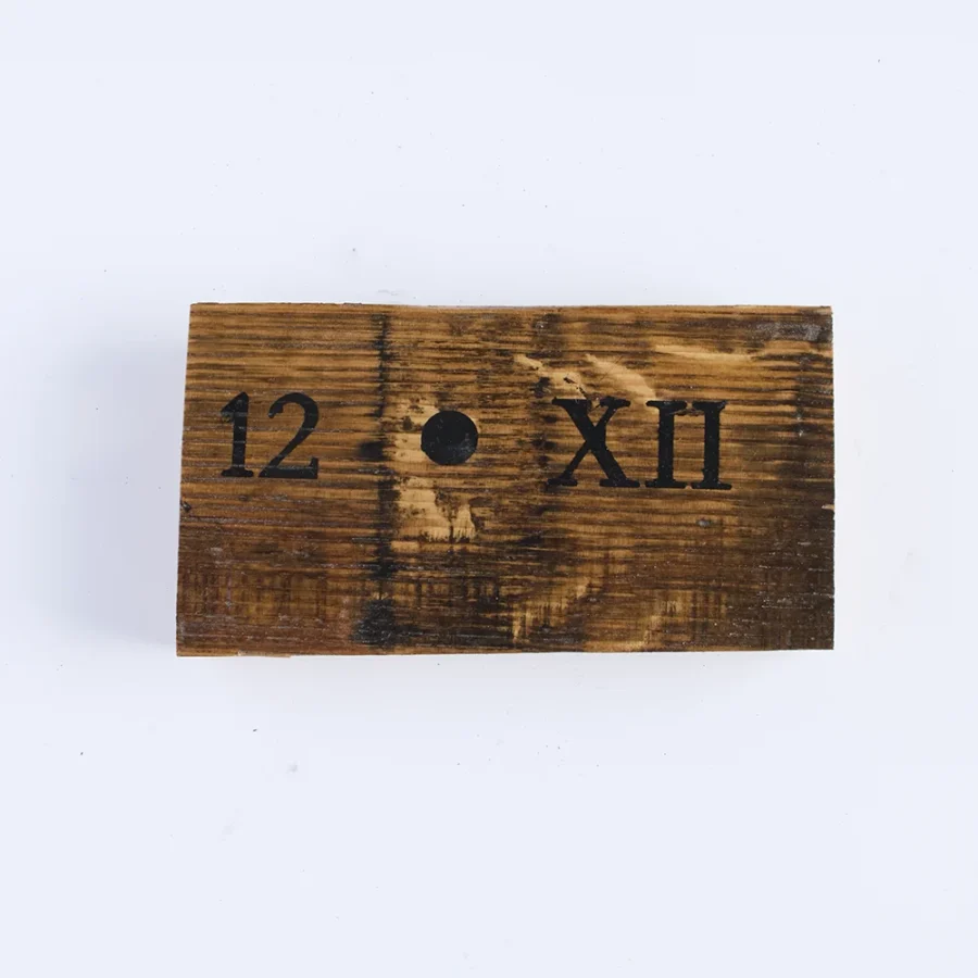 Options for markings around the barrel head clock: Numbers, dots, roman numerals